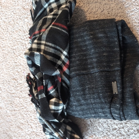 Set of Scarves - Picture 3 of 3